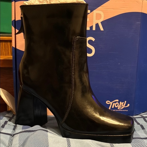 Trary Glossy Black Heeled Boots size 9.5 - Picture 1 of 8